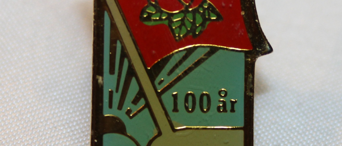 Trondheim Arbeiderpartiet 100 års jubileums pin gitt av Ole Kristian Lundereng