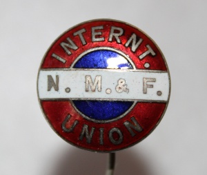 Norsk Matros- og Fyrbøter-Union nål etablert i 1910 skiftet navn i 1933 til Norsk sjømannsforbund