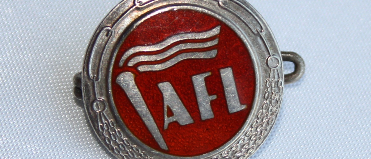 Arbeidernes faglige landsorganisasjon merke med fakkel (nå LO) Et av de første logomerkene i LO