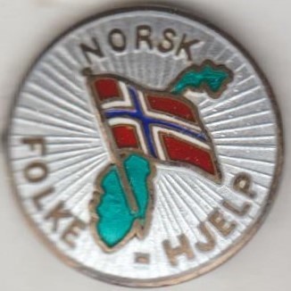 Norsk Folkehjelp nål ( ligger i samlingen til Aksel Rigmund Hjelland)