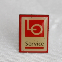 Kartell pin LO Service etablert 1996 nedlagt i 2004 (merke ligger i samlingen til Ralf Stahlke)