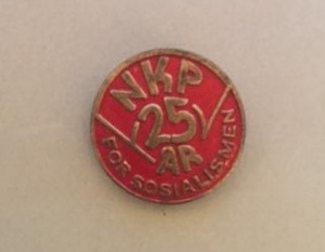NKP 25 år (merke ligger i J.O. Havdal sin samling)