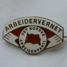 Arbeidervernet nål fra Arbeiderpartiet, Arbeidervernet ble dannet i 1930 og nedlagt i 1936.