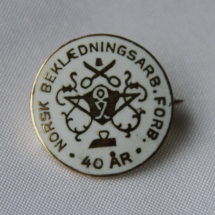 Norsk Bekledningsarbeider forbund 40 års merke (etb 1892 og var med å dannet Bekledningsarbeiderforbundet i 1969)